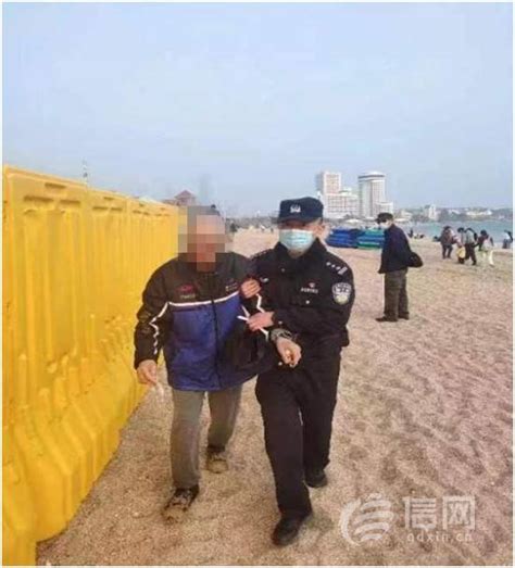 老人在第一海水浴场不慎落水 青岛市南警民接力下水救援 情况 群众 八大关