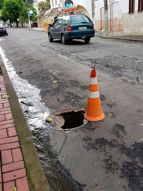 Tampa De Bueiro Quebrada Oferece Risco A Motoristas E Pedestres No Centro