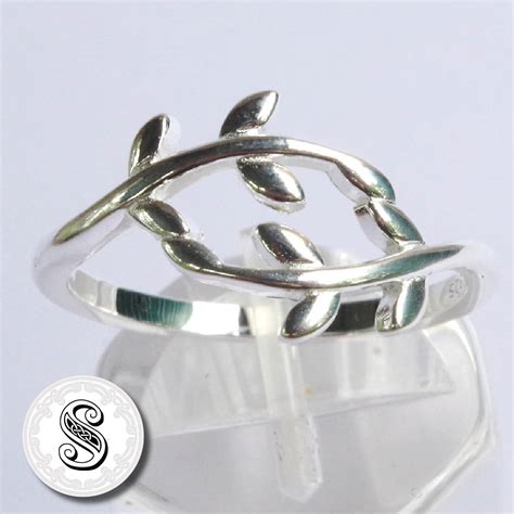 Sterling Silver Leaf Ring Size Q - Silver Keeper