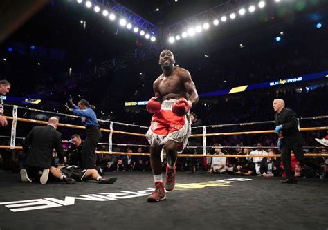 Boxe Crawford Conserve Son Titre WBO Des Welters En Battant Par KO