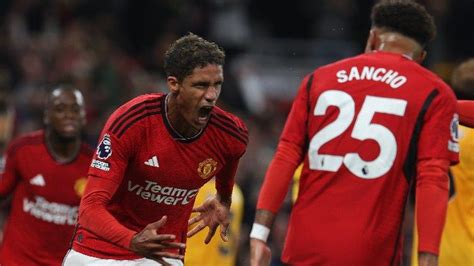 Hasil Manchester United Vs Wolves Gol Varane Menangkan Setan Merah