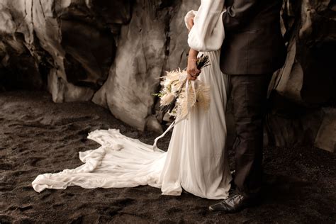 Ethereal Iceland Elopement Impressed by Greek Mythology - weddinglovers.it