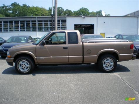 Sandalwood Metallic 2002 Chevrolet S10 Ls Extended Cab 4x4 Exterior Photo 49896482