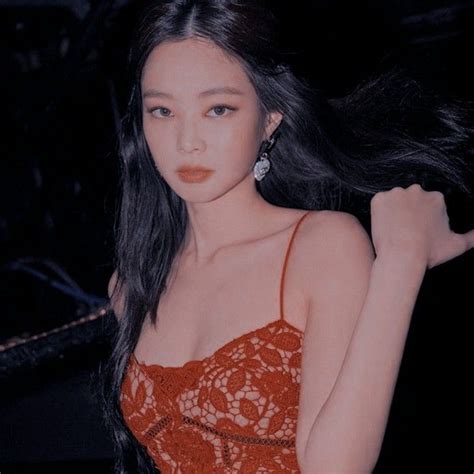 Blackpinks Jennie Sets The Internet On Fire With Her Hot And Elegant