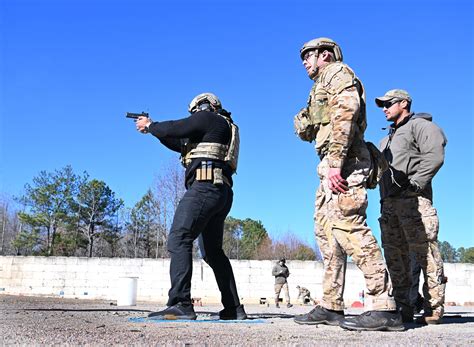 Green Berets team up with celebrity participants for tactical challenge ...