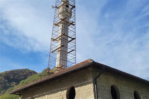 Postavljen Alem Na D Amiju Koja Se Obnavlja U Srebrenici