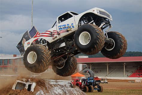 Roaring Wheels and Thunderous Cheers: Relive the Epic Outlaw Monster Truck