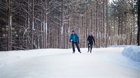 Woodview Mountaintop Skating