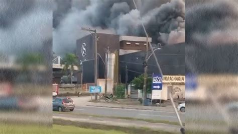 Fábrica da Cacau Show pega fogo no Espírito Santo