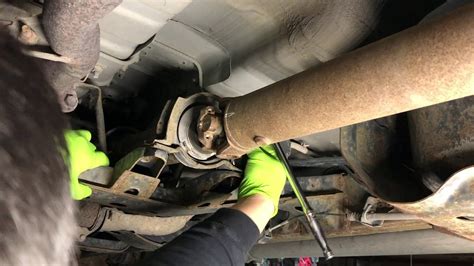 2000 Nissan Frontier Crew Cab 4x4 Replacing The Rear Driveshaft