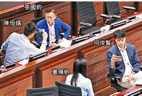 建制挑釁掀罵戰 財會腰斬 蘋果日報•聞庫