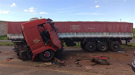 Acidente entre duas carretas é registrado na BR 163 em Toledo