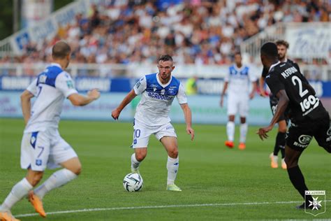 L Aja Domine Mais S Incline Face Amiens