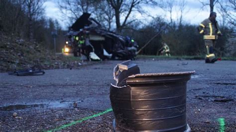 Zwei Junge Menschen Sterben Bei Unfall Nahe Schwenningen