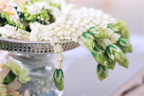 Flower garlands on a gold tray in tradition Thai wedding ceremony day. Jasmine garland 22578569 ...