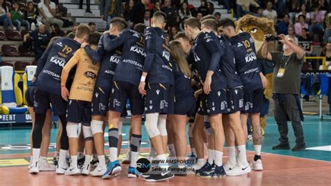 Pallavolo Superlega Un Organico Ridotto Allosso Per Rado Stoytchev