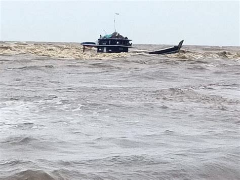 Kapal Bermuatan Kelapa Sawit Tenggelam Dihantam Gelombang