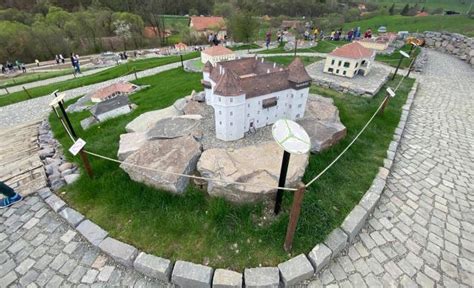 Parc Tematic Cu Miniaturi La Mo Ni A Nou Finan At De Consiliul