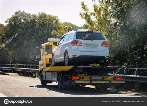 Tow Truck Car Road — Stock Editorial Photo © erix2005 #218771621