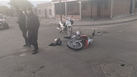 Dos Motociclistas Protagonizaron Un Accidente El Esquiu