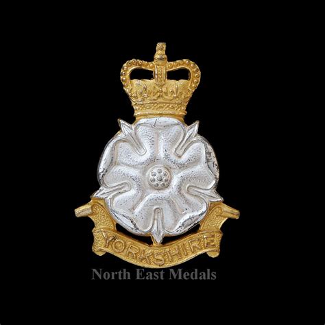 Yorkshire Brigade Officers Silver And Gilt Cap Badge British Badges