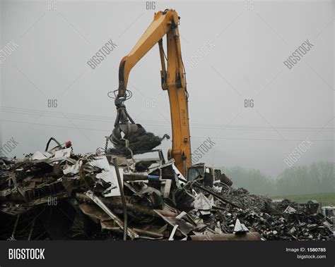 Crane Scrap Yard Image & Photo (Free Trial) | Bigstock