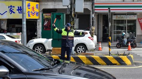 228連假旅遊車潮，潮警加強交通疏導勤務 拍新聞自傳媒 全民拍起來，推播自傳媒聯盟ai科技行銷新平台