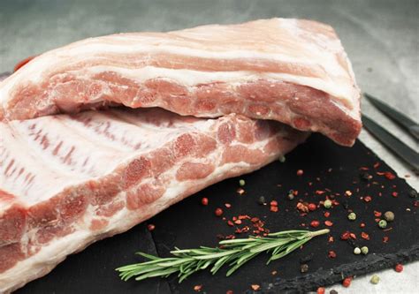 Ребра м'ясні з грудинки - купити м'ясо оптом для ресторанів, кафе ...