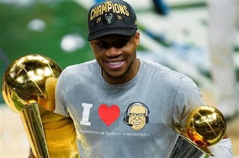 Giannis Antetokounmpo Fica Nos Bucks Em Contrato De R 950 Mi