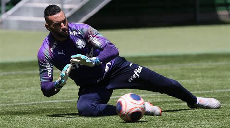 Weverton Convocado Em Volta Aos Treinos E Ganha Apoio Do Elenco