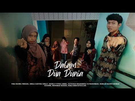 Dalam Dua Dunia Menemukan Keseimbangan Antara Budaya Lokal Dan Budaya