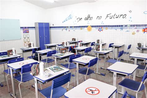 Projeto de lei proíbe uso de celular em sala de aula de escolas de João