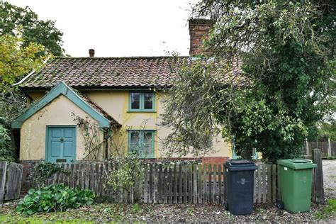 Burston And Shimpling Elbow Cottage Michael Garlick Cc By Sa