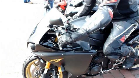 Yamaha YZF R1 DARK STEALTH Big Bang Crossplane Akrapovic