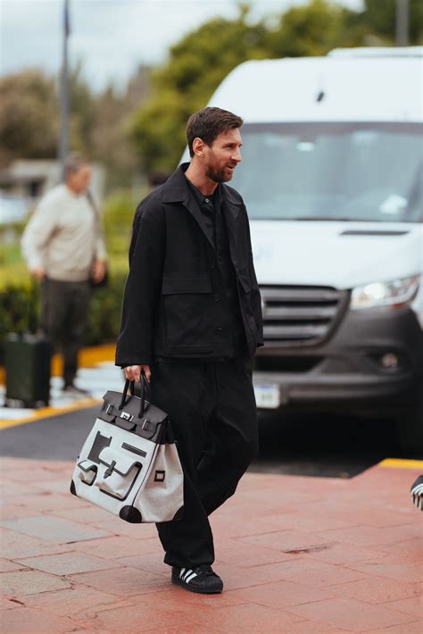 Un "detalle" de lujo: Impacto por el precio del bolso que llevaba