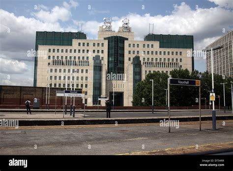 Mi5 building london hi-res stock photography and images - Alamy