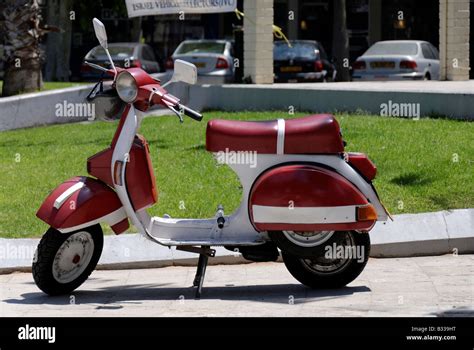 Vintage motorbike Vespa Stock Photo - Alamy