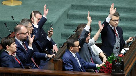 Nie wszyscy z PiS za rządem Morawieckiego Tak głosowano w wotum