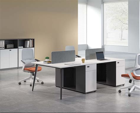 What are the features of a 3 person workstation desk