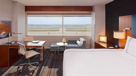 Hotel Accommodations and Suites in DFW Airport | Grand Hyatt DFW