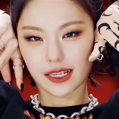 itzy yeji | Yeji makeup look, Makeup looks, Makeup help