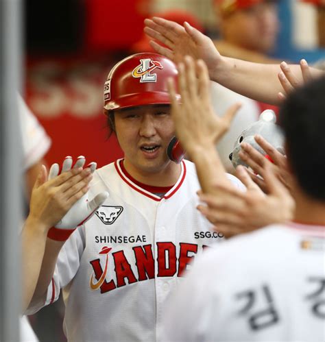 Ssg 랜더스 최정 이승엽 넘고 통산 1천356번째 Kbo 신기록 득점