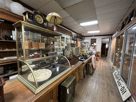 American Pickers Alum Frank Fritzs Illinois Antique Store Looks Empty