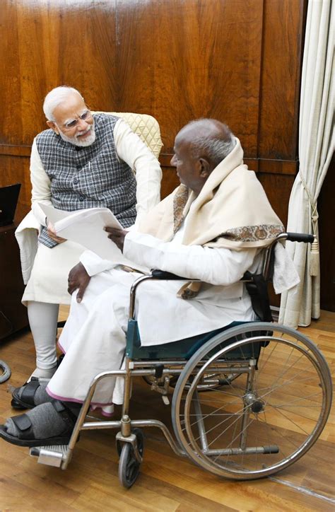 Former PM HD Deve Gowda Meets PM Modi Submits Memorandum Concerning