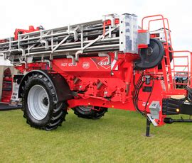 Cereals 2013: Kuhn AGT 6036 fertilizer spreader - a goliath - Farmers Weekly