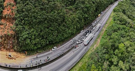 Fila na BR 277 passa de 20 quilômetros em Morretes