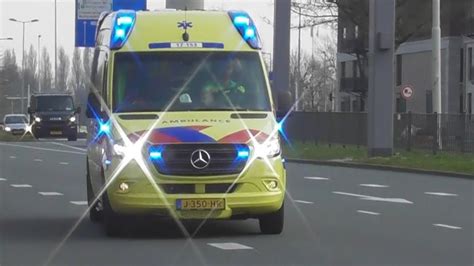 Brandweer Ambulance En Politie Met Spoed In Rotterdam