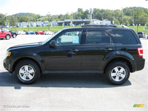 Tuxedo Black Metallic Ford Escape Xlt Wd Photo