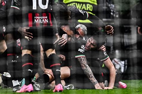 Hasil Liga Champions Selebrasi Saling Tumpuk Ac Milan Pesta Karena