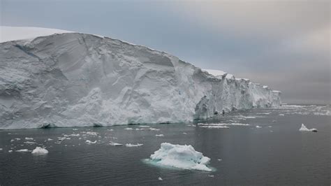 ‘Doomsday glacier’ holding on ‘by its fingernails,’ scientists say ...